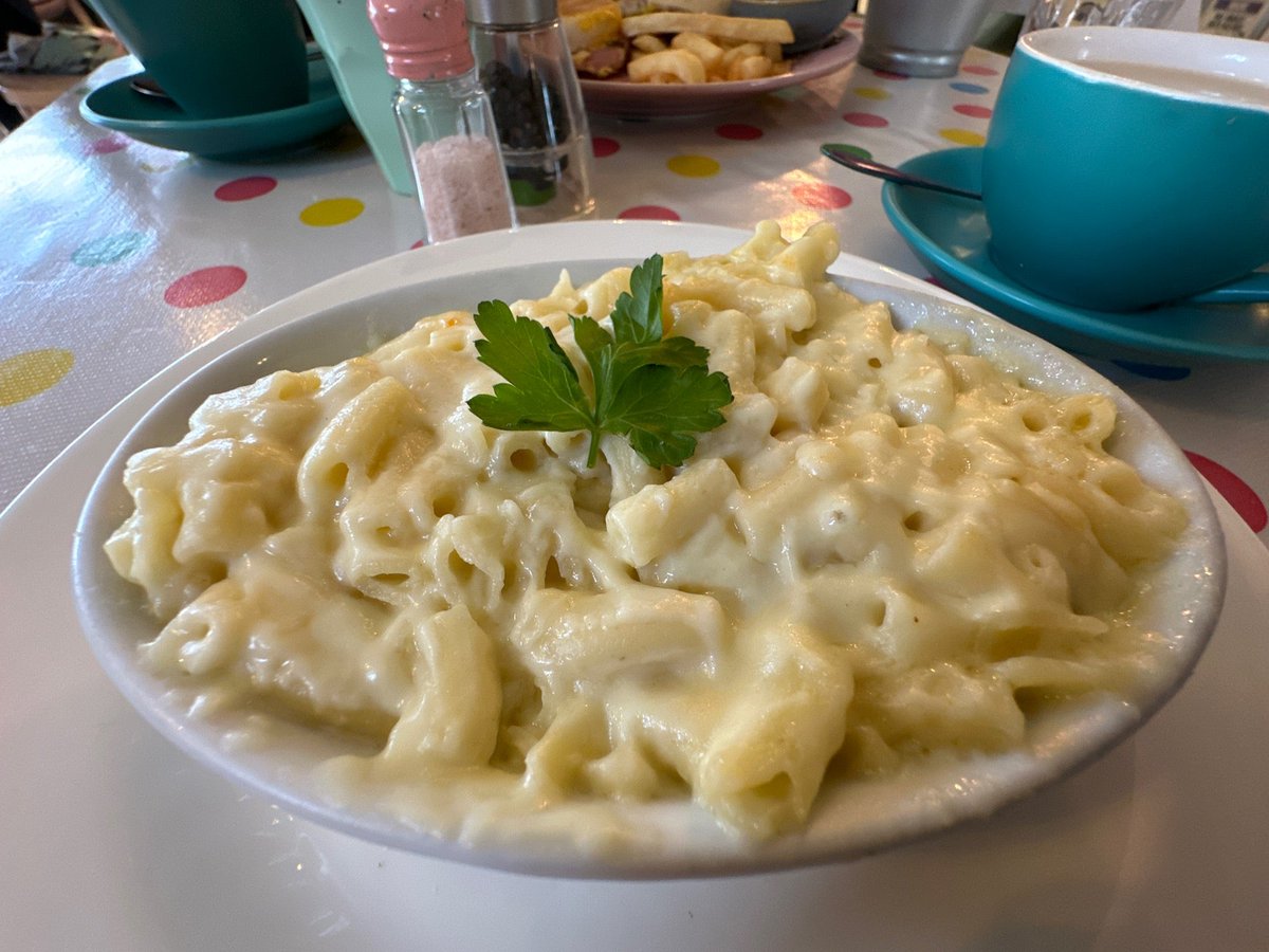 Homemade Mac ‘n Cheese, and a skim Traditional Chai Marsala for one. (@ The Wayzgoose Diner in Leura, NSW) swarmapp.com/c/6VaWrZKw5i3