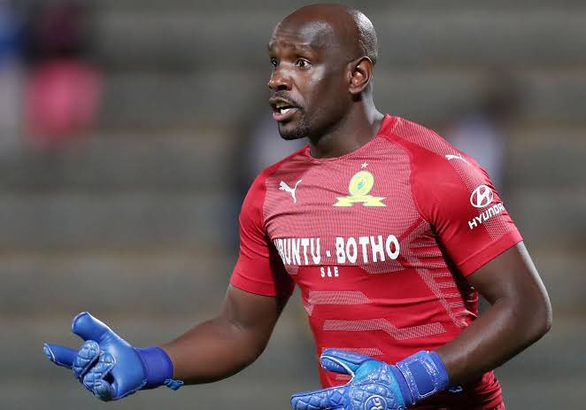 Sibiya_Official's tweet image. All Mamelodi Sundowns fans retweet and let's follow each other  💛 @Masandawana