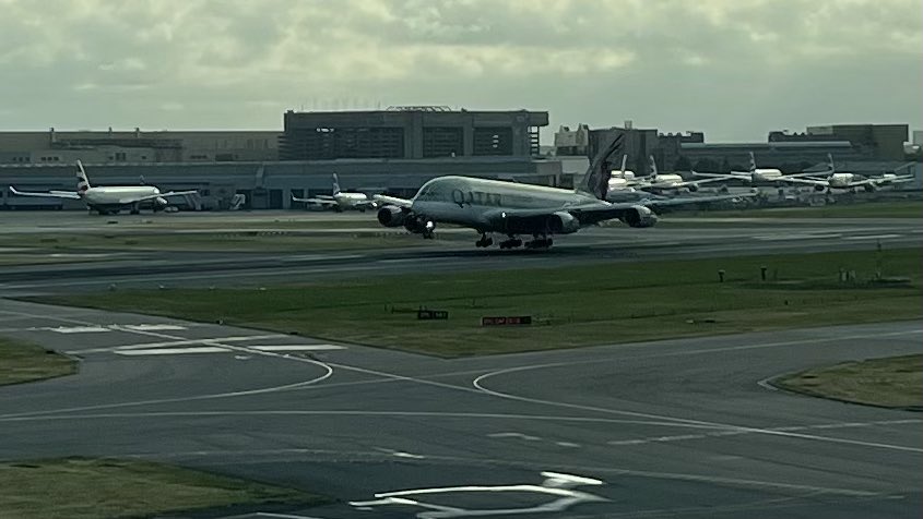 qhussain40's tweet photo. If you are travelling from Heathrow Terminal 4, do check out #ViewHeathrow . Cool place to observe planes landing ✈️ @HeathrowAirport https://t.co/Ku5hOBq6V3