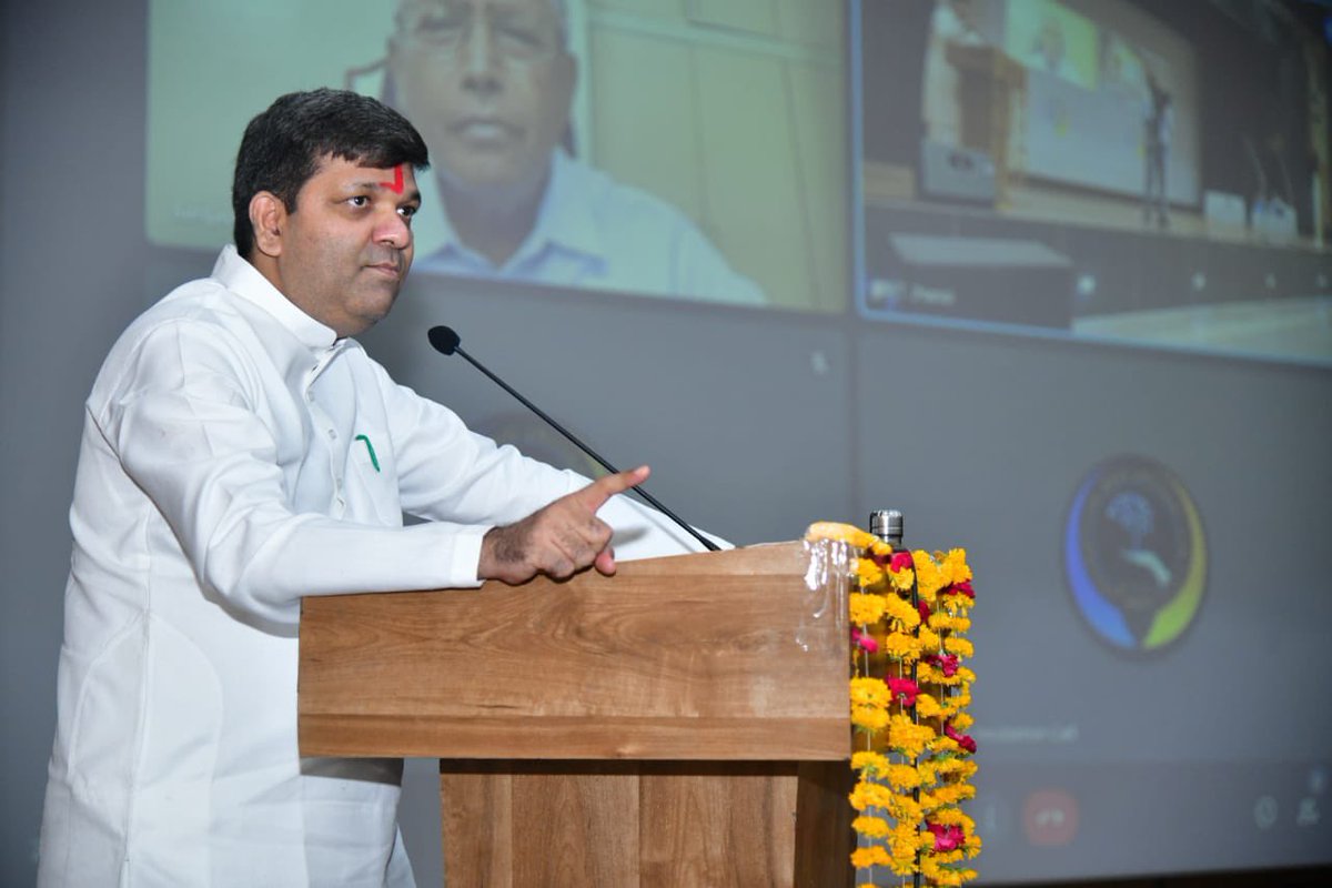 ErAshishSPatel's tweet image. BIET झाँसी में छात्र संवाद कार्यक्रम में छात्र छात्राओं से सीधा संवाद किया ।