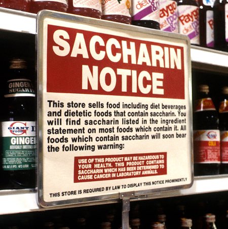missesmysteries's tweet image. For those freaking out over @DietCoke containing #saccharin you obviously didn’t grow up in the #80s with this warning on #sugarfree foods. Imagine reading this on the back of your sweetener box every morning (you know since there wasn’t anything else to do back then) to scare