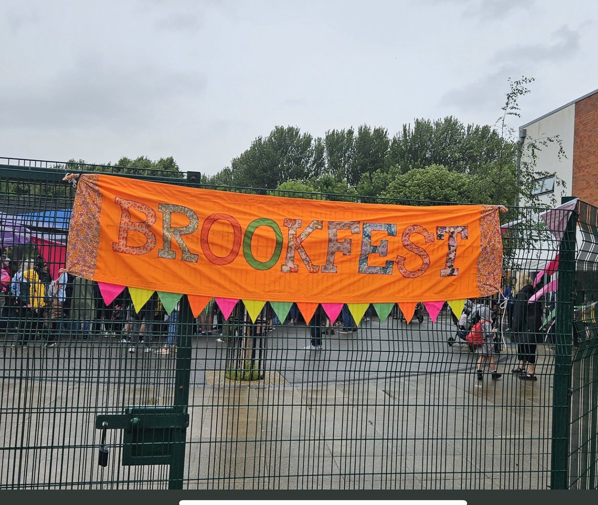 Thank you <a href="/BrookburnPTA/">Brookburn PTA</a> for organising a wonderful community event. Brookfest was great! 🍕🎉