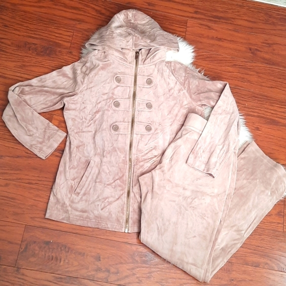kimHarr09800499's tweet photo. So good I had to share! Check out all the items I'm loving on @Poshmarkapp #poshmark #fashion #style #shopmycloset #styleco #anewday #carhartt: https://t.co/3CM4Tixul2 https://t.co/aq79UeIEsY