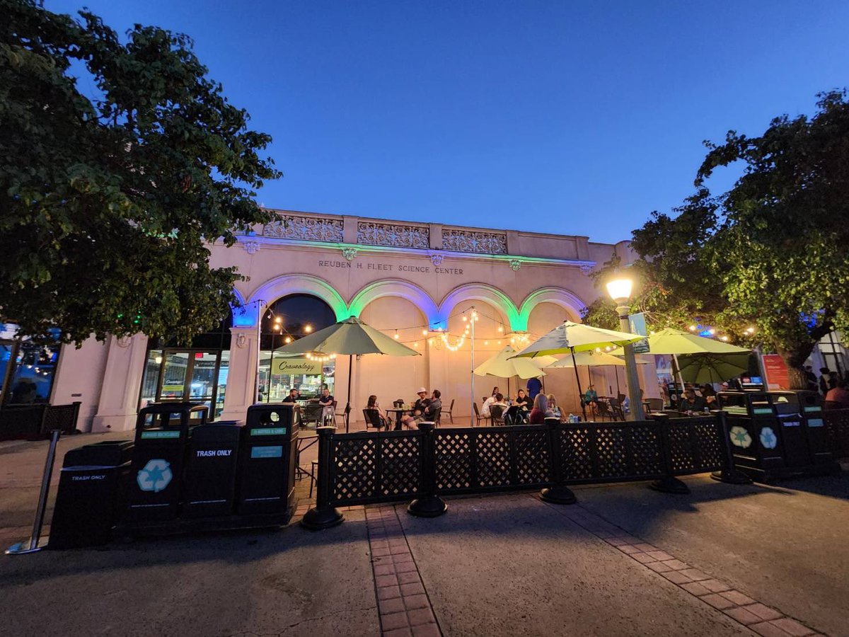TokyoMap's tweet photo. 【#EsriUC2023】
サンディエゴで開催された、#EsriUserConference
Thursday Night Partyの様子です🌏
会場のコンベンションセンターから、
バスでバルボアパークに移動したそうです🎈🎈
当社社員もあと少しで成田空港に到着予定🛬
お帰りなさい、お疲れ様でした!🌏🗺️🗾 https://t.co/hijWrt6sn9