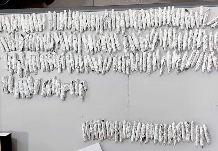 maitvfiji's tweet photo. A young man loitering in a shopping complex in Lami was arrested by the Fiji police today after he was found with bullets of dried leaves that are suspected to be marijuana.

Read more 👉🏾 https://t.co/xYxU9Cskmc

#Fiji #FijiNews https://t.co/TIJICrGcH2