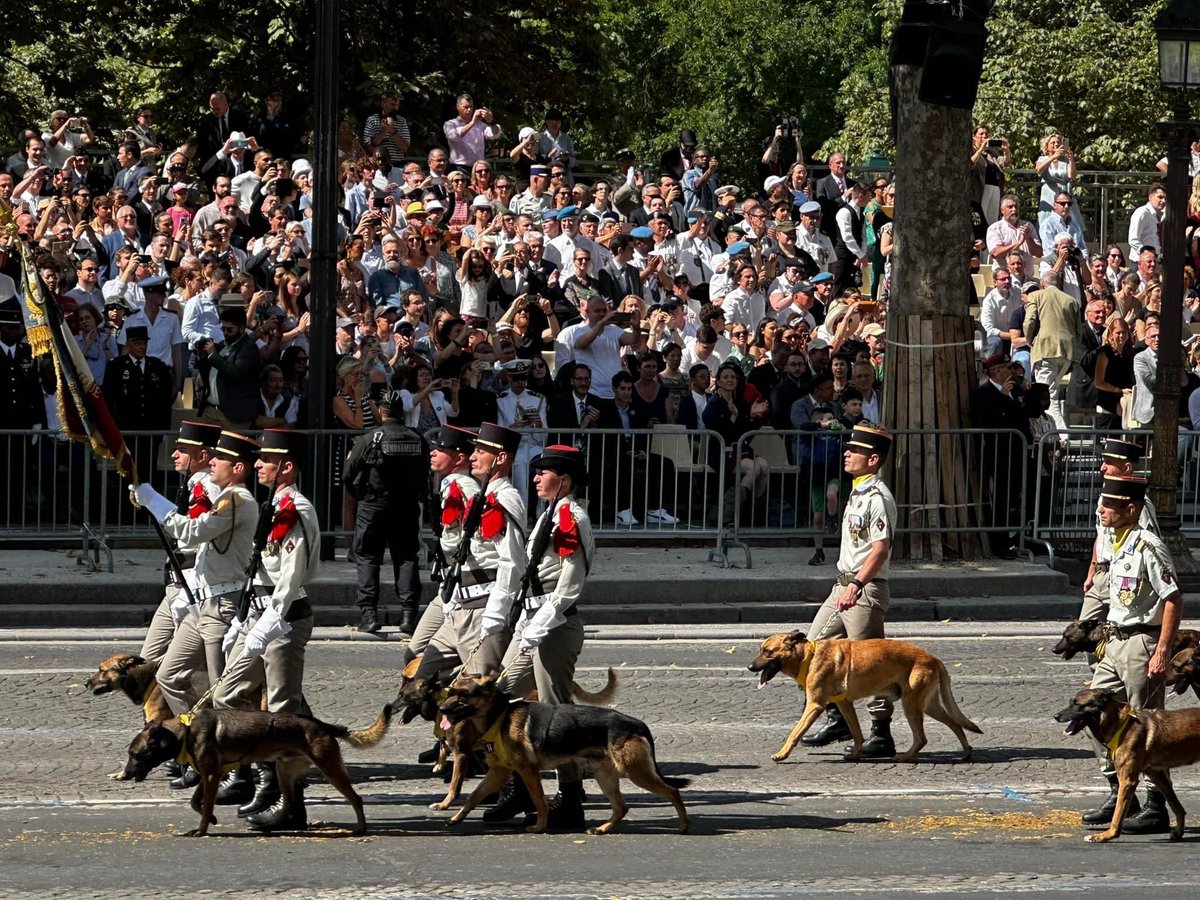 V_DelFabro's tweet photo. Je tiens à exprimer ma gratitude envers tous les citoyens qui, chaque jour, contribuent à faire de la France un pays meilleur. Jai une pensée particulière pour nos enseignants, nos soignants, nos policiers, nos pompiers, nos entrepreneurs #FêteNationale #14Juillet https://t.co/kQdOaQFOvD