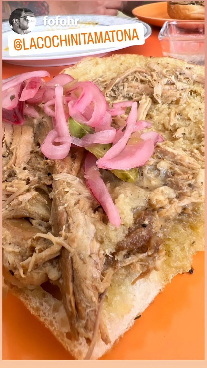 CochinitaMatona's tweet photo. Muy buenas días #Cochilovers!
Saliendo la Cochinita Horneada para sus tacos y trancas (tortas de barra de pan rústico de masa madre rellena de carne de Cochinita o Lechón)
Pedidos a partir de las 8 am 🌞 al ☎️ 9933-573668 y WhatsApp 961-7591575.

#Villahermosa #Tabasco #Twittab https://t.co/dRGCyDNG6k