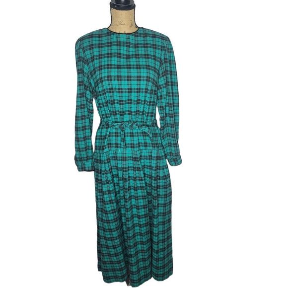 So good I had to share! Check out all the items I'm loving on <a href="/Poshmarkapp/">Poshmark</a> #poshmark #fashion #style #shopmycloset #vintage: posh.mk/7ARjKWRMrBb