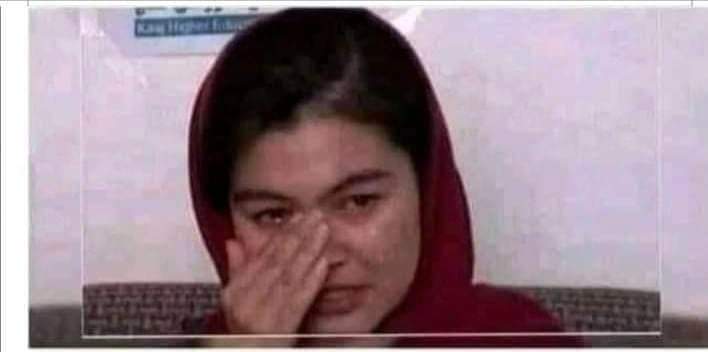 Muhammad1901302's tweet photo. سی ایس ایس کے امتحان میں پہلی پوزیشن حاصل کرنے والی شمسہ رو پڑی
جب شمسہ سے رونے کی وجہ پوچھی گئی تو کہنے لگی میرا باپ کوئلے کی کان میں مزدوری کرتا ہے اور اسے میری کامیابی کا پتہ ہی نہیں
وہ کوئلے کی کان کا مزدور اج ایک (ڈپٹی کمشنر) کا باپ ھے

زرہ نم ہو تو یہ مٹی بڑی زرخیز ہے ساقی https://t.co/0otrHPC3x8