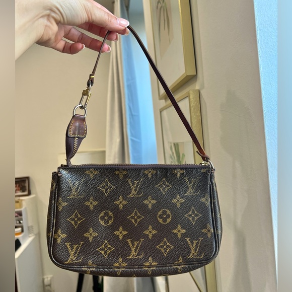 So good I had to share! Check out all the items I'm loving on <a href="/Poshmarkapp/">Poshmark</a> #poshmark #fashion #style #shopmycloset #christianlouboutin #louisvuitton: posh.mk/v7gye3VMrBb