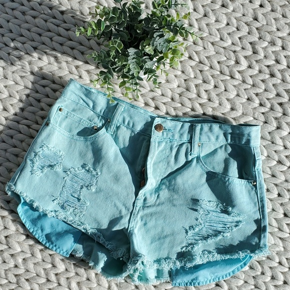 So good I had to share! Check out all the items I'm loving on <a href="/Poshmarkapp/">Poshmark</a> #poshmark #fashion #style #shopmycloset #gilli #anntaylor #forever21: posh.mk/LUmZ2IWMrBb