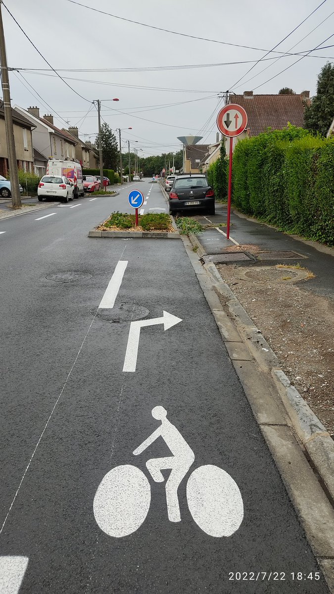 cycling90's tweet photo. @LCyclable Ça se passe à Méricourt (62680)... Et surtout de commentaires... https://t.co/Vv2NFOhP6m