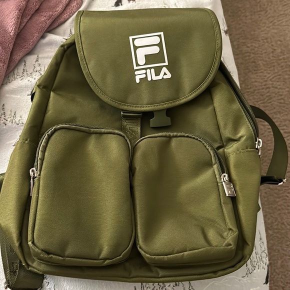 LexiRed116's tweet photo. So good I had to share! Check out all the items I'm loving on @Poshmarkapp #poshmark #fashion #style #shopmycloset #coach #fila: https://t.co/vnEmlIWb1g https://t.co/8L3BowQx4M