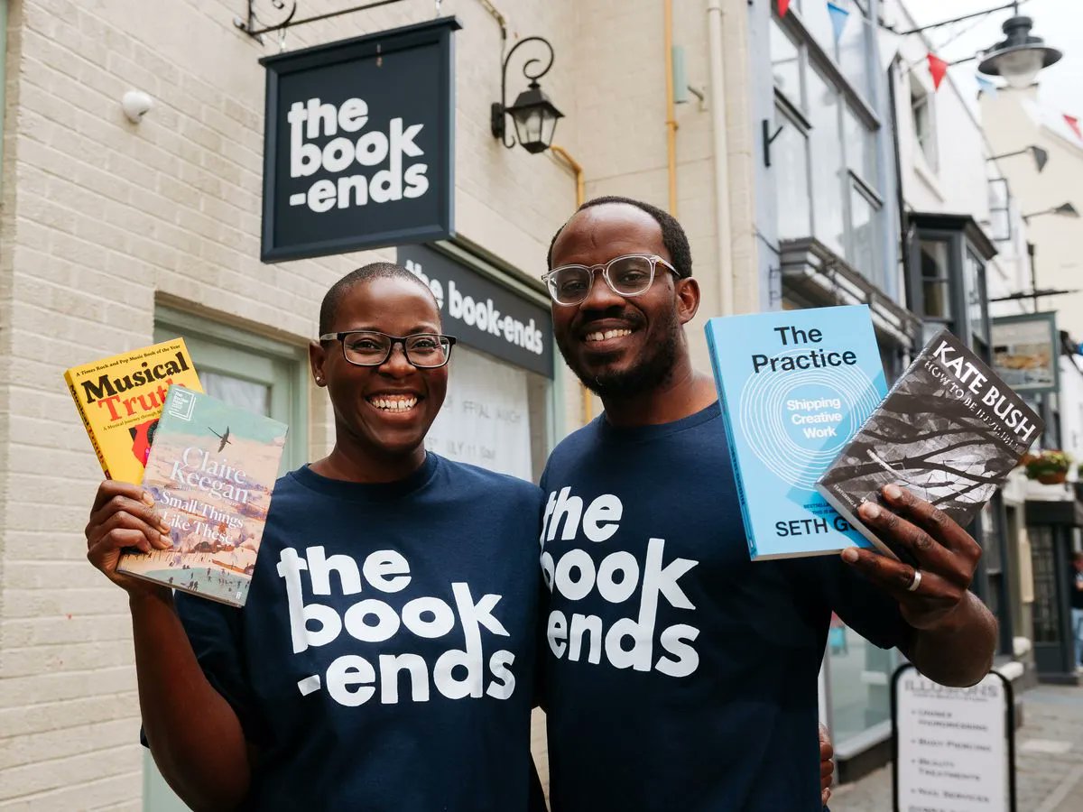 Opening this morning in Wellington - more great news for our town as Richard &amp; Mercy Smartt open Book-ends' on Duke Street (next to the Gratitude) Fab news &amp; a warm welcome to Wellington  💚 #lovewellington Pics thanks to @shropshirestar
buff.ly/3NK5VqU