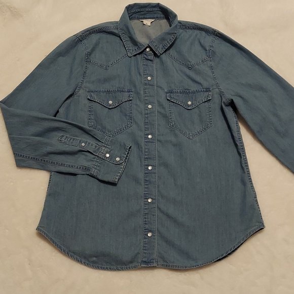 MagalyD17's tweet photo. So good I had to share! Check out all the items I'm loving on @Poshmarkapp #poshmark #fashion #style #shopmycloset #anthropologie #aeropostale #icecream: https://t.co/G1vXiNENlw https://t.co/LAq7cFMCL8