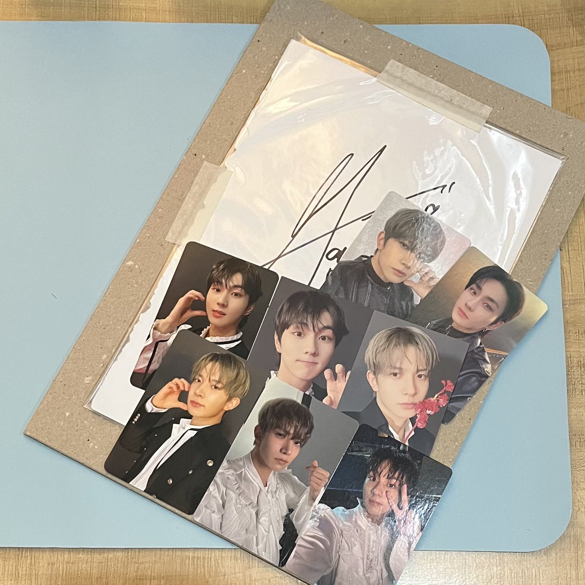 heearties's tweet photo. — #heeartmails from @enhacart ♡
heewoon photocards and my hee signed page arrived safely! thank you so much for packing them so well, and for the smooth and fast transaction. the boys are finally home!
#kikifeeds https://t.co/bacLrrU2bW