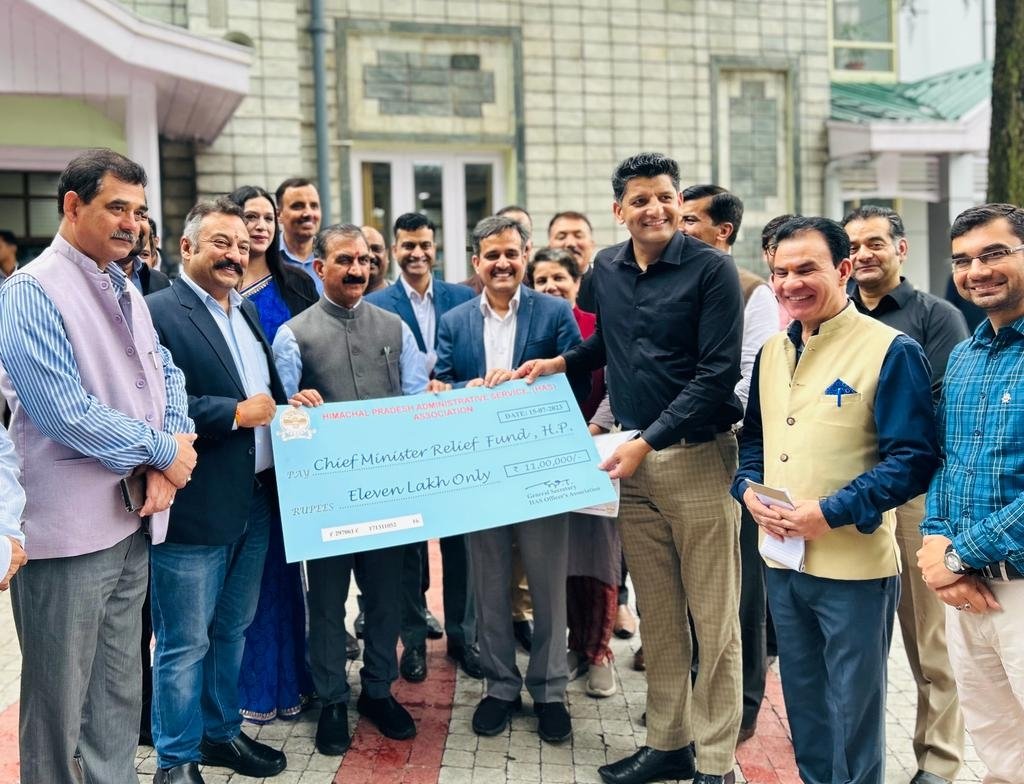 Today Himachal Pradesh Administrative Service (HAS) Officers' association contributed 11 Lac into Aapda Rahat Kosh-2023. This Contribution is over and above the One (1) day Salary already contributed by the Association. The total contribution by the Officers will be around 21 Lac