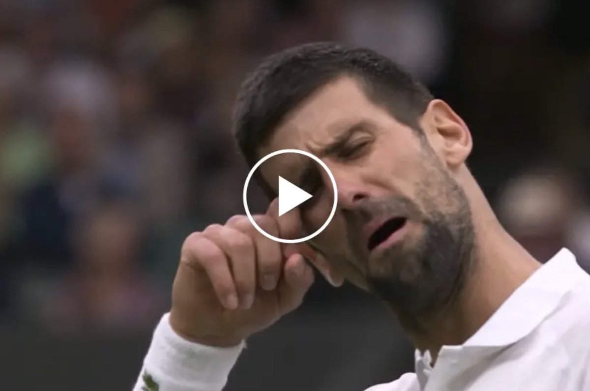 TennisworldUSA's tweet image. 😆🎾 Novak Djokovic lightens up the court, humorously responding to a cheeky spectator. 

Even amidst the heat of competition, there's always room for a little fun! 

ow.ly/hb6O50Pcc29

#Djokovic #TennisHumor #CourtFun