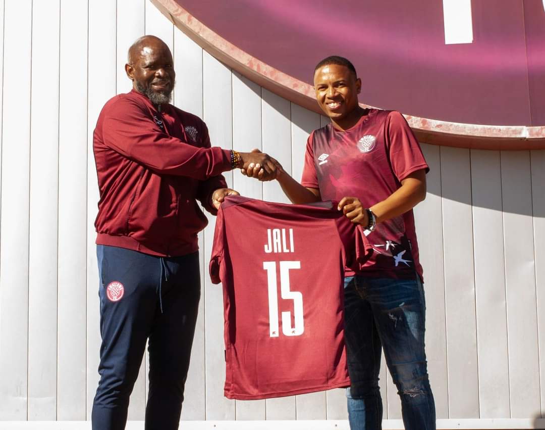 Re-connected in the maroon nest at Dobsonville.👏🏿👏🏿
@komphelasteve @andilejali870 @DavidMogashoa @Moroka_Swallows
srakolote.com