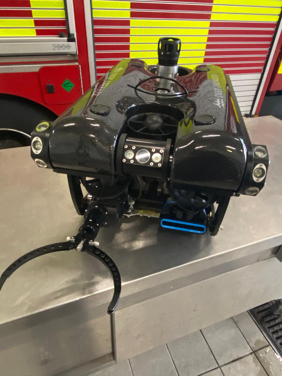 Welcome to our new addition to our arsenal. Our @deeptrekker pivot ROV. Expanding our underwater search and rescue capabilities, a first in the UK FRS. Incorporating sonar and high res camera, fitted with grabber for retrieval purposes.