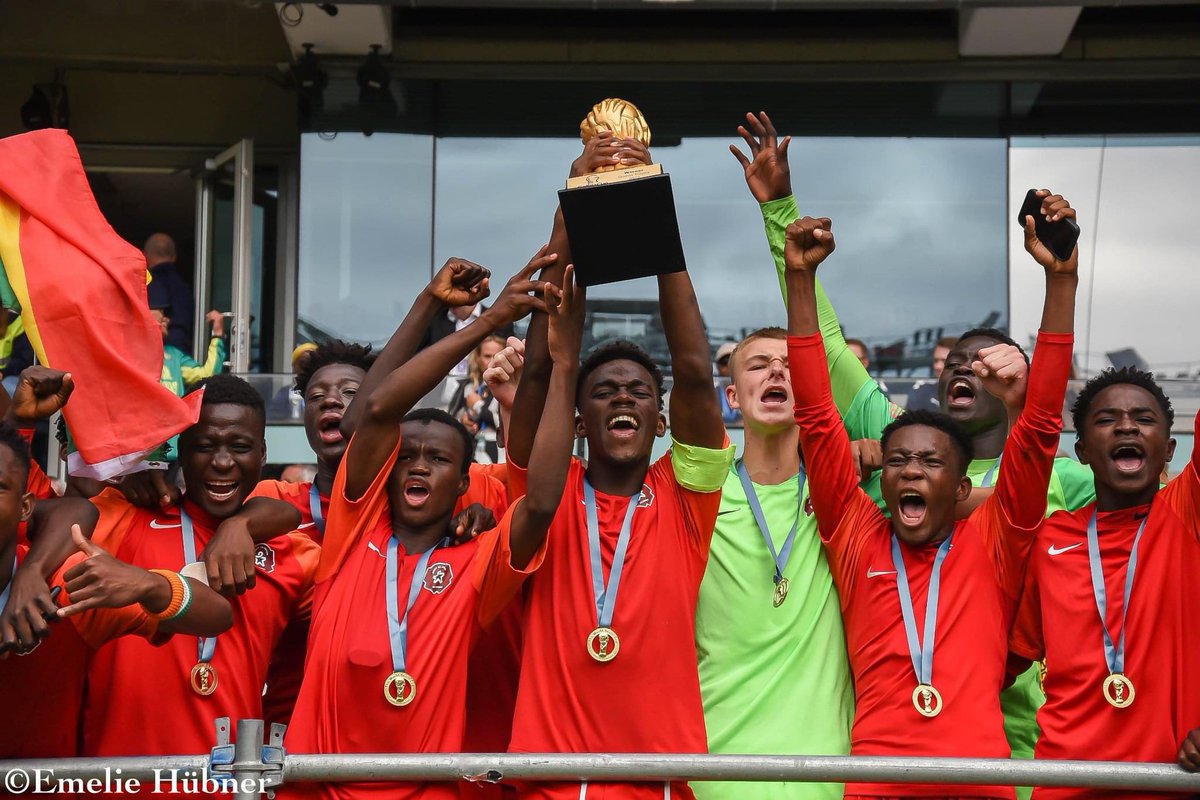 The  #GothiaCup is here again!!!! And defending champions, @right2dream will be hoping to win the title again this year! This is a thread on which players to look out for from @right2dream 🇬🇭

Photo credit: @EmzaansFoto