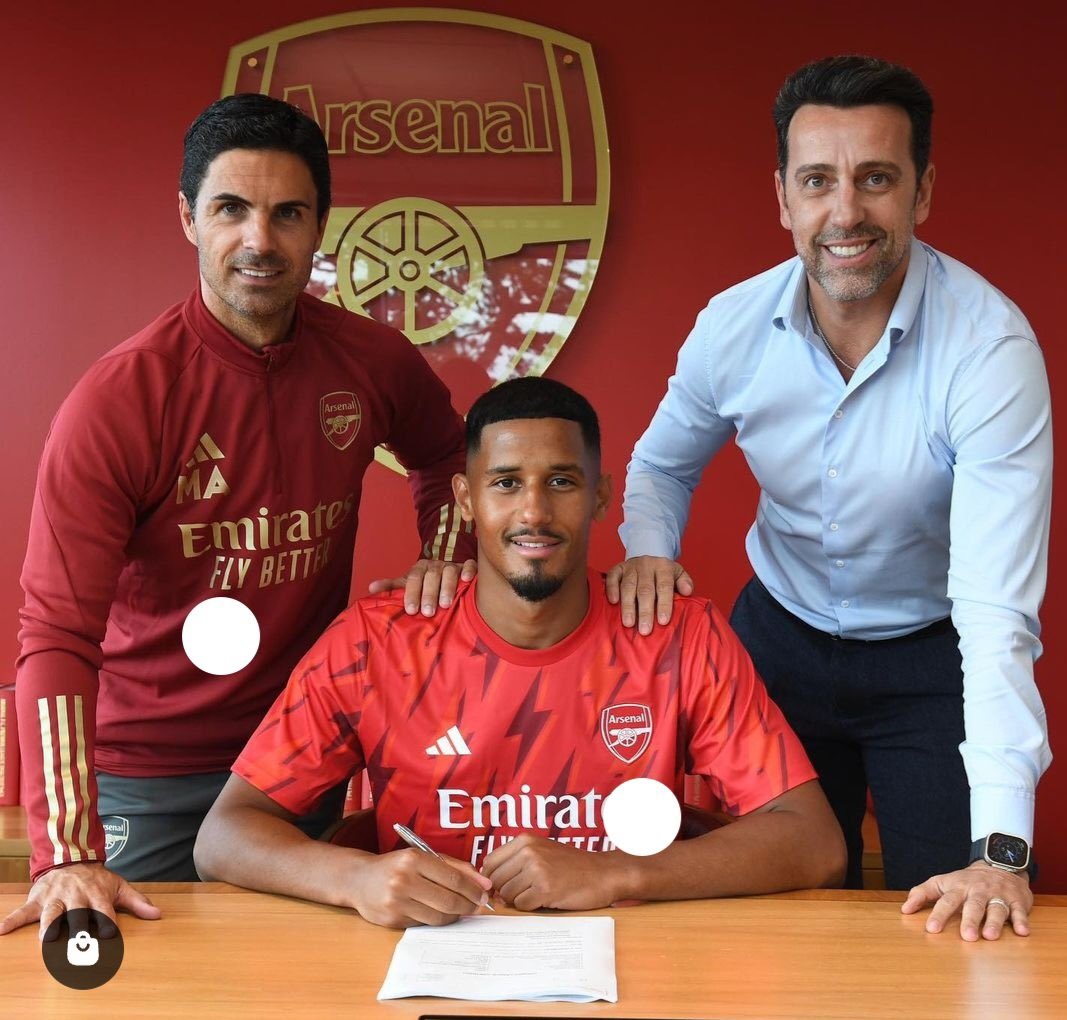SemperFiArsenal's tweet photo. Edu saw Arsenal fans making memes of his blue shirt and decided not to give them more material today https://t.co/GsEh93QBxu