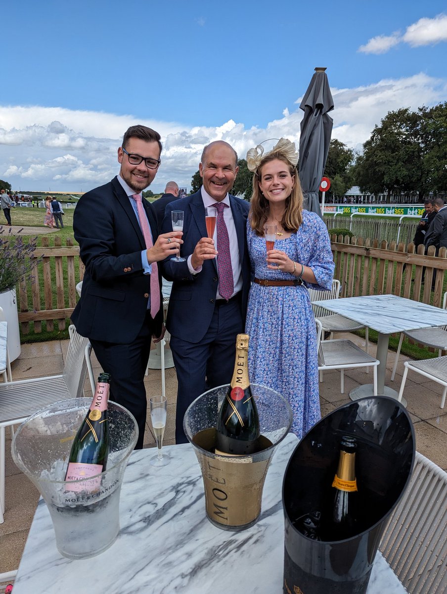 And they're off! Looking forward to seeing you all soon @NewmarketRace. Make sure to visit the Champagne Bar for a glass to celebrate your winners today 🥂