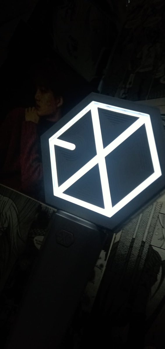 Eunaani's tweet photo. Haloo aku jual LS EXO aku yaa, ini aku jual 300k nego sampek oke. Ori juga ya, btw ini v2. Lama nganggur dan lagi BU juga.

#EXO #EXOL
#zonauang️ https://t.co/LmXNYUN0Pb