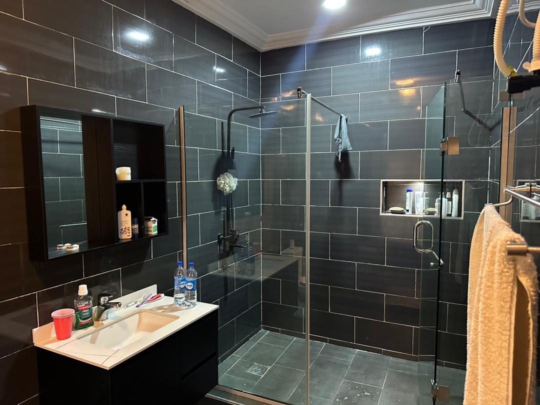 All rooms en suite, equipped with modern bathroom designs and exquisite finishing...

#rice #arsenal #lekkihomes #transfer  #lekkiproperties #propertyinvestment #properties #property #naijaproperties #investment #propertyinvestment #investor #investinthefuture #realestate