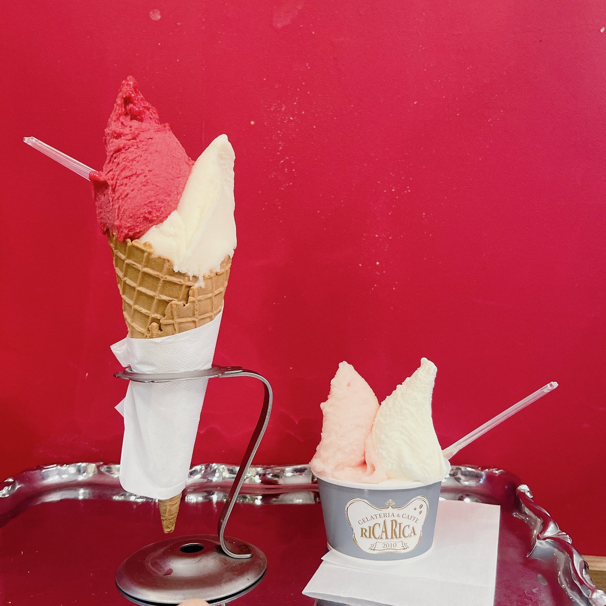 honbako_cafe's tweet photo. 堺名物！RICA RICAなう🍨

ダブル(ワッフルコーン)
→タイベリー&amp;もも

ダブル(カップ)
→ミルク&amp;グレープフルーツ

とっても美味しいので三国ヶ丘に来られた際はぜひ食べてみてください😋

#リカリカ #ジェラート https://t.co/ESbY8wPBWK