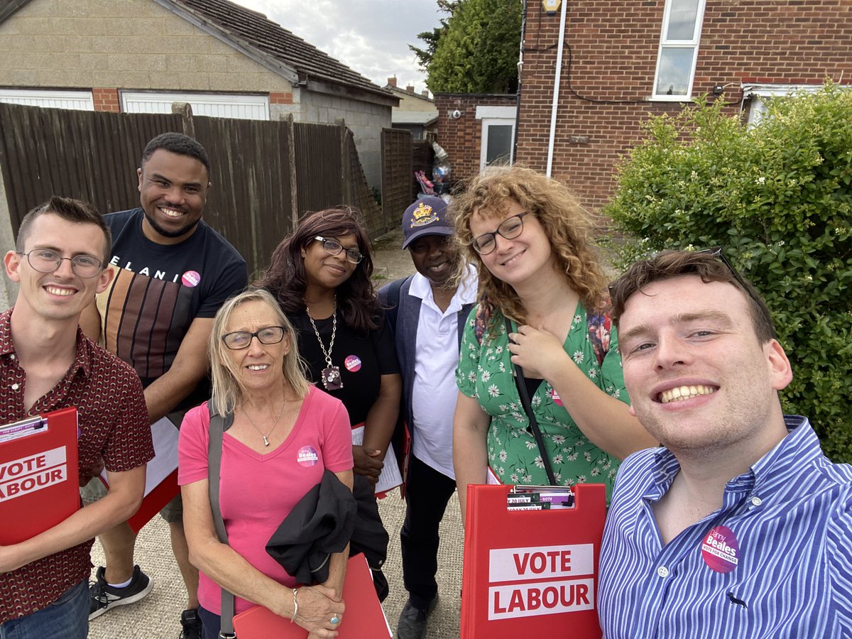 Really good responses on the doorsteps for @DannyBeales in Uxbridge & South Ruislip this morning with #TeamLambeth 🌹🌹