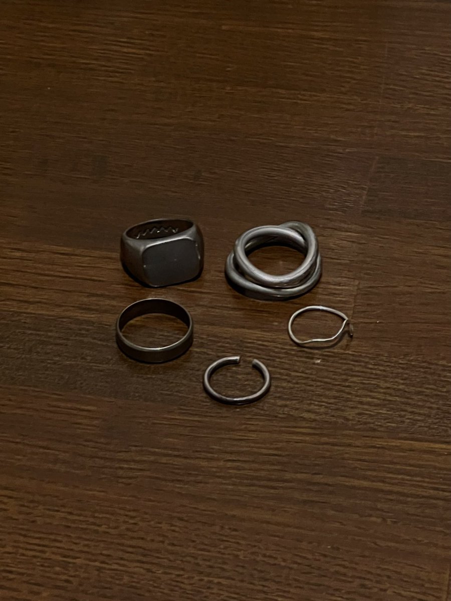 _takajp's tweet photo. 無印良品の貴金属みがきがすごい
アクセサリー軽く拭くだけでピカピカにお手入れできる https://t.co/RLuUHi709z