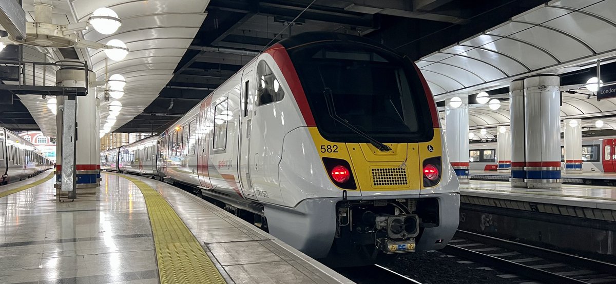 PlatformEdge1's tweet image. First time on a class 720!

720582 + 720553 takes me to London Liverpool Street #Class720