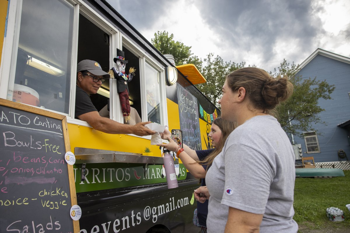 WCKitchen's tweet photo. The El Gato Cantina food truck team have been providing delicious taco bowls to residents of hard-hit communities surrounding Morrisville, VT. Their signature Gato bowl is packed full of chicken, black beans, pico de gallo &amp; greens!
#ChefsForVermont https://t.co/giAaPbdKUG
