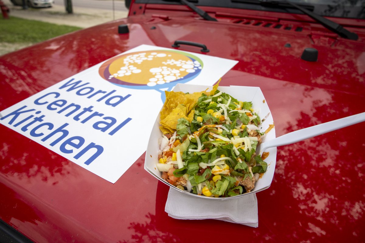 WCKitchen's tweet photo. The El Gato Cantina food truck team have been providing delicious taco bowls to residents of hard-hit communities surrounding Morrisville, VT. Their signature Gato bowl is packed full of chicken, black beans, pico de gallo &amp; greens!
#ChefsForVermont https://t.co/giAaPbdKUG