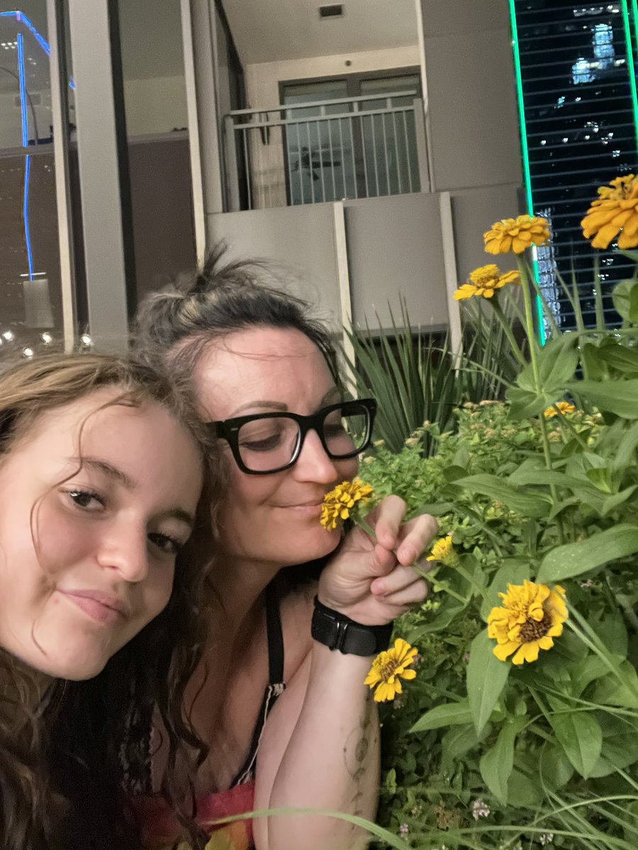 Flower Selfie  <a href="/SHARDEECRYSTAL/">C Cavitt</a> <a href="/JackLoweSrES/">Jack Lowe Sr. ES Personalized Learning Campus</a> #loweselfiechallenge #Everythinginexcellence