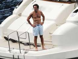 muzeriqui's tweet photo. Desde un yate te pide que te jubiles a los 72 años..
Cuando el se jubiló con 51...así de miserables y cínicos son los Peperos...
Aznar en otro país estaría con la perpetua... https://t.co/t1wvorJJ2I