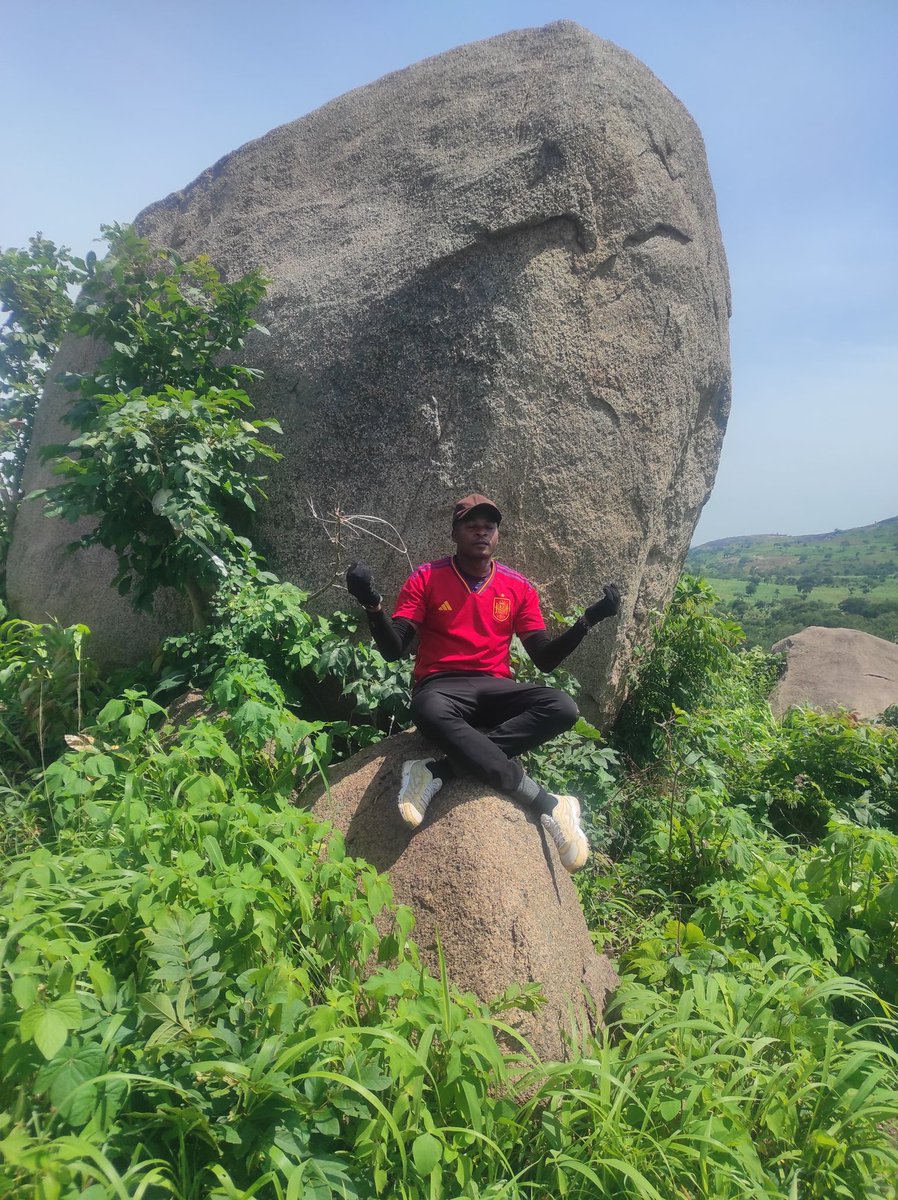 _Scorpio7's tweet photo. Everyone wants to live on top of the mountain, but all the happiness and growth occurs while climbing it.
#Hike #MonstaTribe https://t.co/3nnfnVPNx5