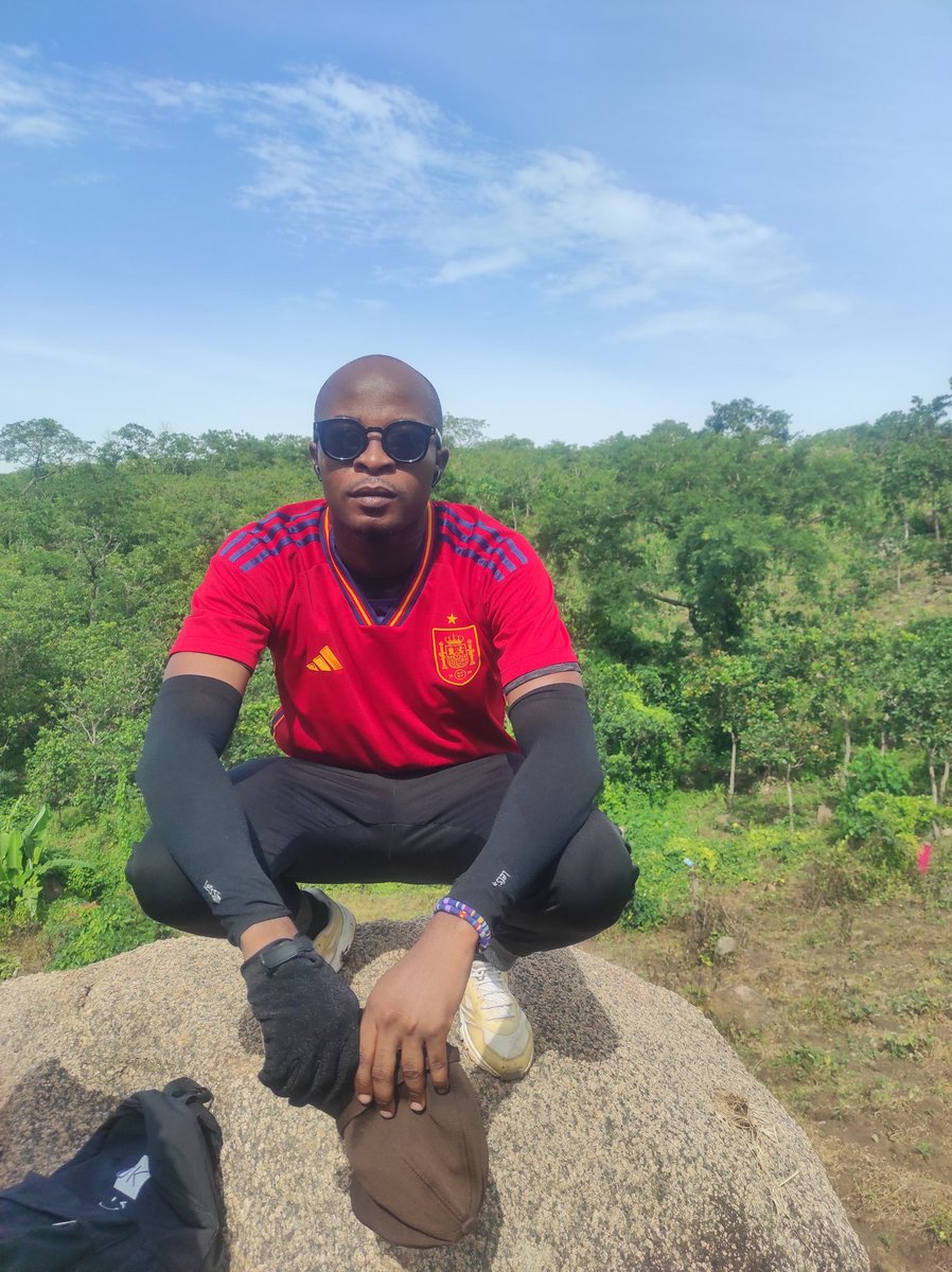 _Scorpio7's tweet photo. Everyone wants to live on top of the mountain, but all the happiness and growth occurs while climbing it.
#Hike #MonstaTribe https://t.co/3nnfnVPNx5