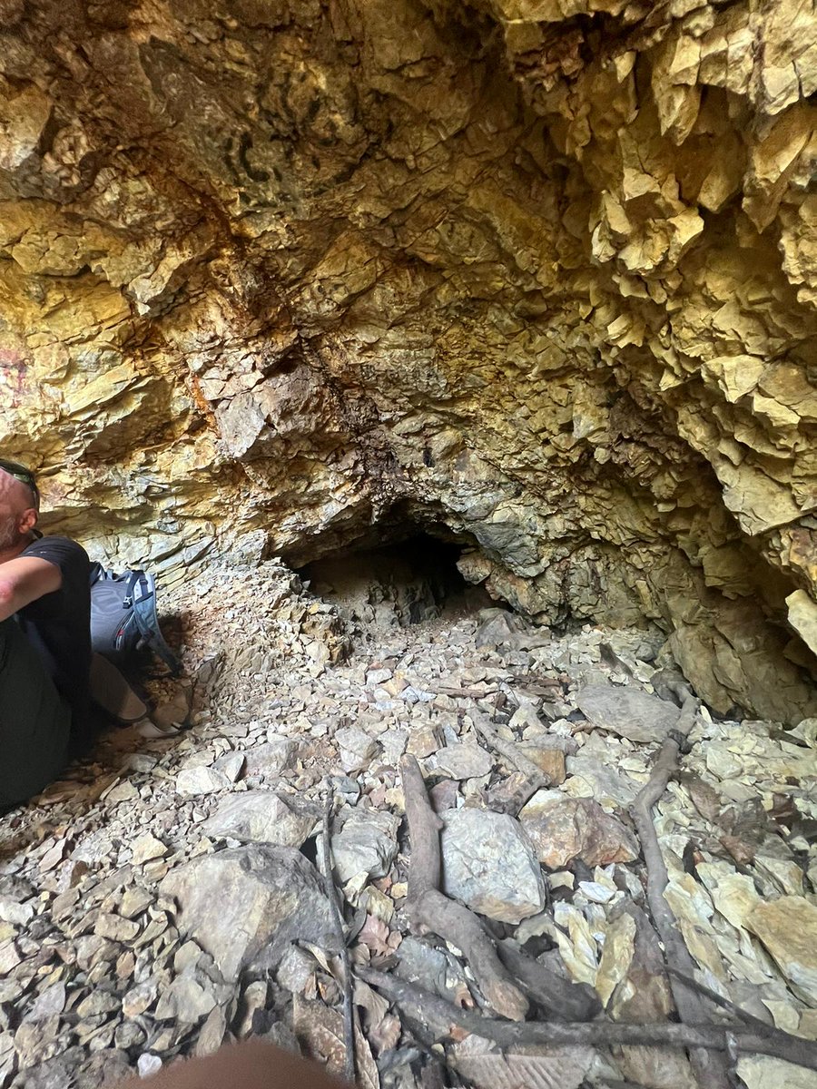 BoneDecipherer's tweet photo. What better way for the students to begin considering the lived experience of medieval miners and the effects on the human body than to take them down a medieval mineshaft. Big thank you to Dragoș who took us #spelunking ⛏️👷🧗‍♂️
@RivDomBioarch #Bioarchaeology #Bioanthropology https://t.co/tJZDHAWx73