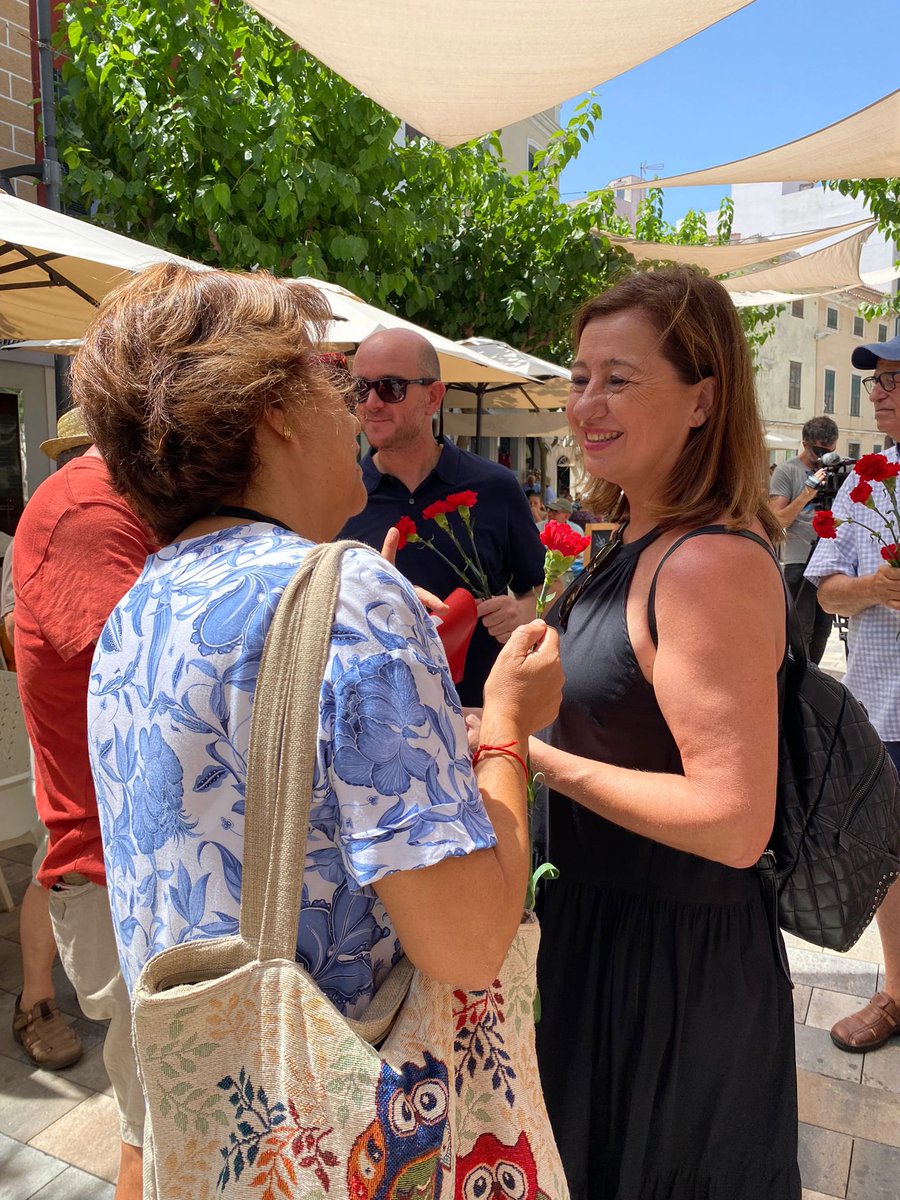 L’única forma que Menorca protegeixi el seu medi ambient i avanci tenint veu pròpia a Madrid és votant al <a href="/PSOE/">PSOE</a>.

La candidata <a href="/F_Armengol/">Francina Armengol</a>, amb <a href="/PepeMercadal/">Pepe Mercadal</a> i <a href="/Miquel_Mariano/">MIQUEL MARIANO PONS</a>, han explicat el projecte socialista a peu de carrer i compartit una trobada amb militants i