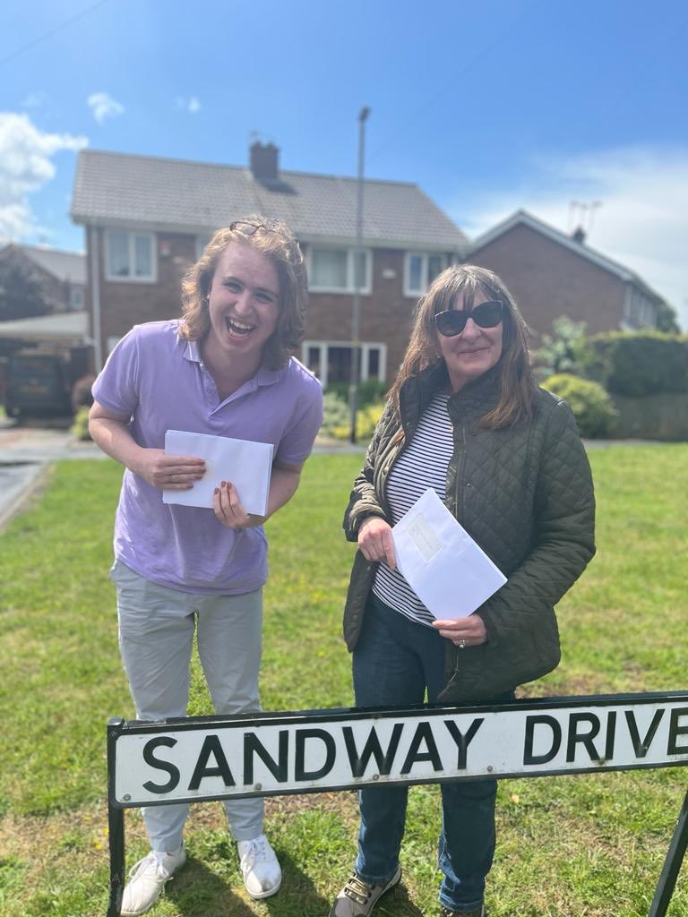 Fun day out campaigning in Selby with ⁦@TomHulme79⁩ for our fantastic candidate Claire Holmes.⁩ Great to speak with residents and hear their views! #SelbyAndAinsty #byelection ⁦@Conservatives⁩ 🗳