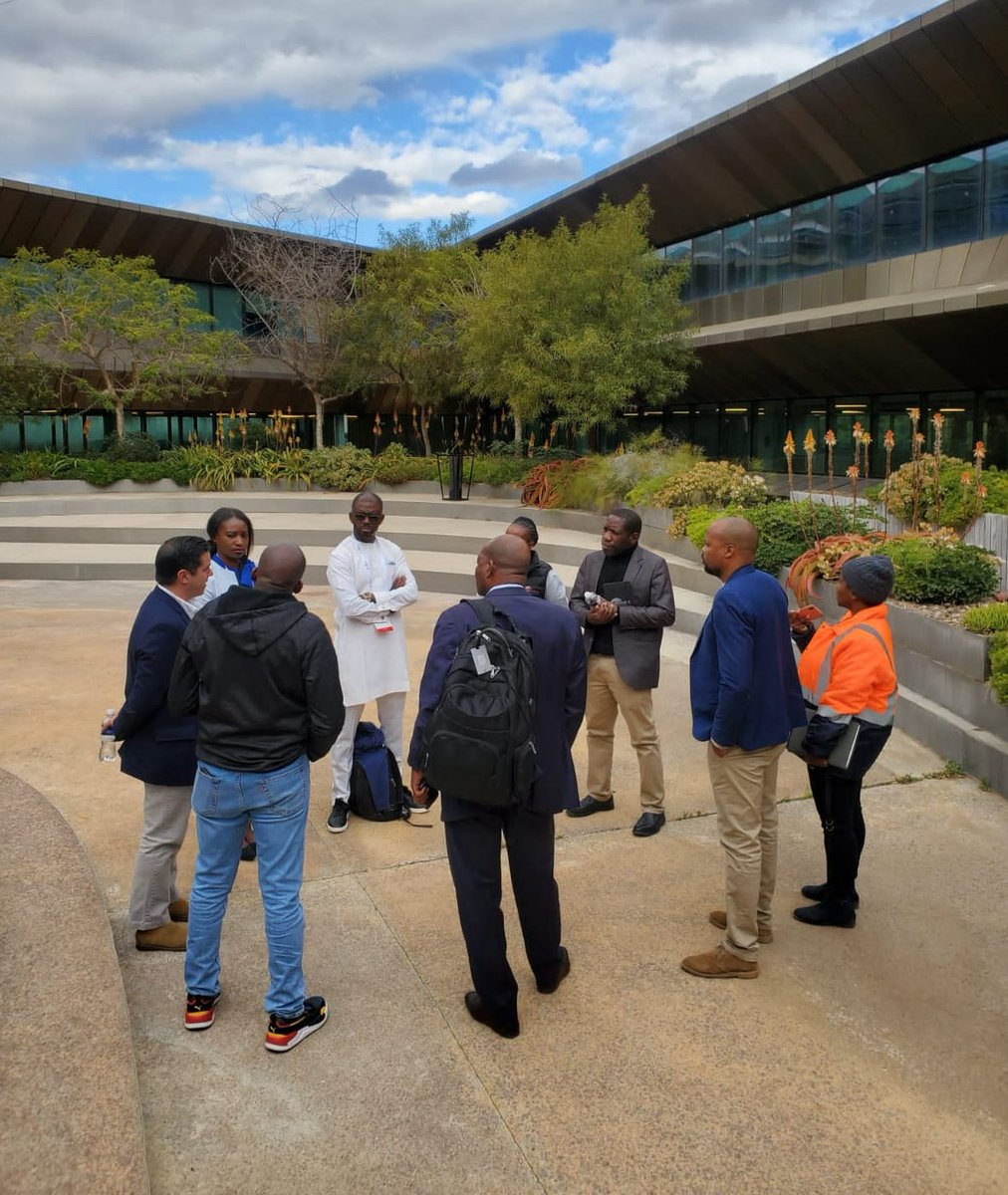 ProsperAfricaUS's tweet image. The Prosper Africa Institutional Investor delegation trip concluded with a visit to the Botswana Digital &amp;amp; Innovation Hub, where technology-driven and knowledge-intensive businesses gain the skills and connections to compete in African and global markets.