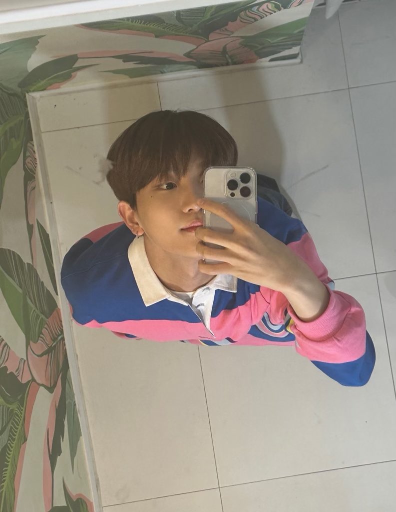 TNX_twt's tweet photo. 홈뇸뇸⚾️💙🩷

#오성준 #SUNGJUN https://t.co/YjVgg4Cuol