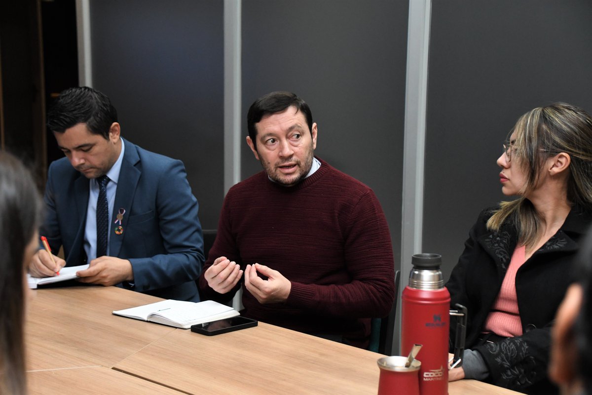 VEP_Paraguay's tweet photo. ➡️La STP recibió a representantes del municipio de Itauguá para coordinar los avances en la implementación del Plan de Ordenamiento Urbano y Territorial del municipio #POUT y conversar sobre acciones concretas para impulsar el Plan de Desarrollo Sostenible Municipal #PDSM https://t.co/v8TNsb1iqe