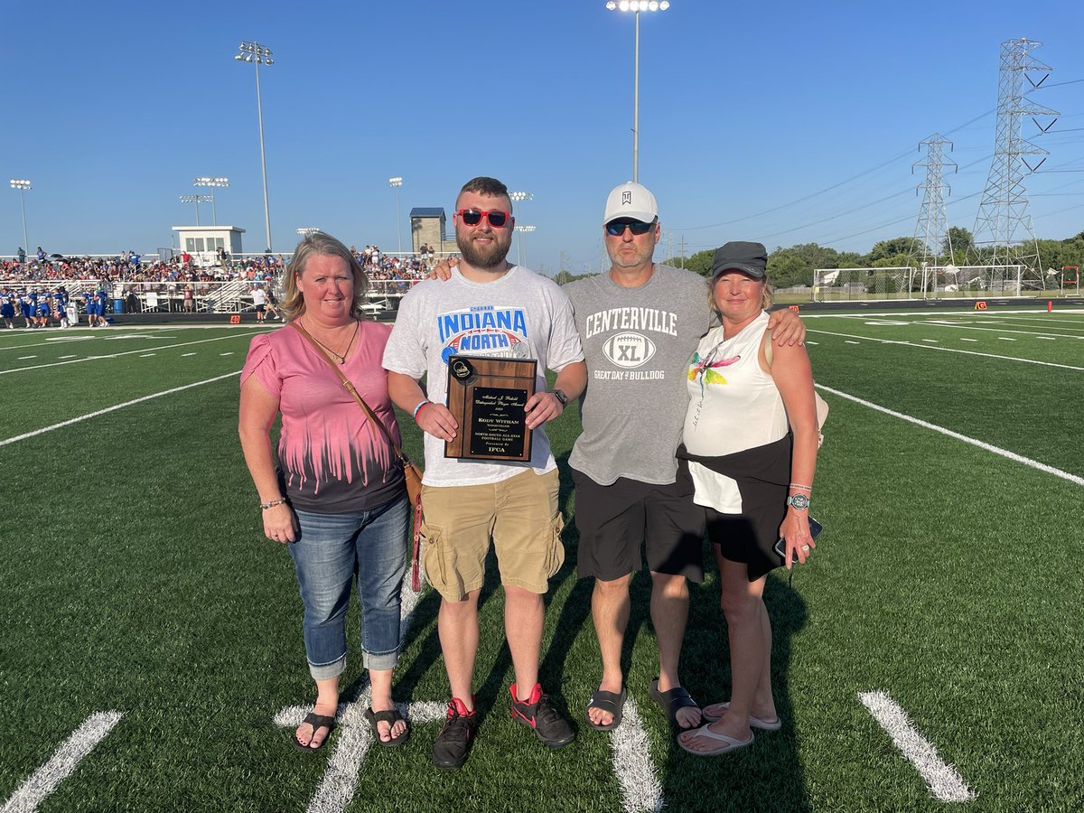 Coachpadgett71's tweet photo. @Kwitham23 got the opportunity to represent @CSHSbulldogs @bulldogs_c one more time last night as he received the @INFBCoaches Mike Rabold Award. This award is given to a past All Star for his achievements during college, both on and off the field. WE ARE PROUD OF YOU KODY! https://t.co/90J5cl8WxS