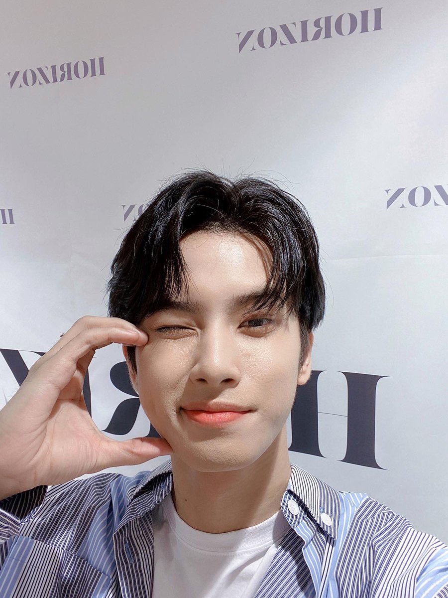 HORI7ON_twt's tweet photo. [🐶] I’m so happy because I was able to meet and talk to our anchors - even if it was just virtually. 🙈 Next time I hope we see each other in person! 💕

#HORI7ON #호라이즌 #KYLER #카일러 https://t.co/ilAg0kInau