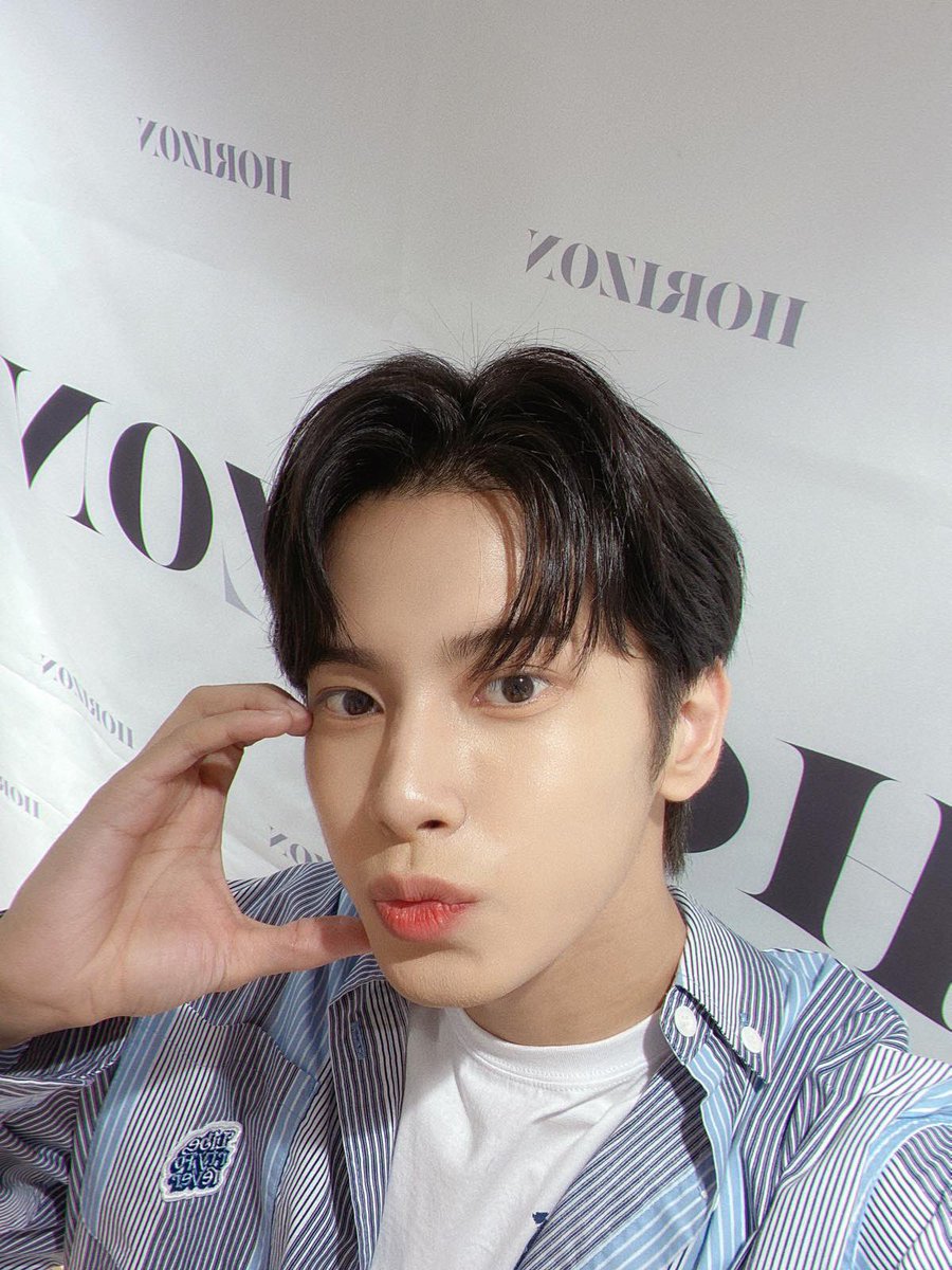 HORI7ON_twt's tweet photo. [🐶] I’m so happy because I was able to meet and talk to our anchors - even if it was just virtually. 🙈 Next time I hope we see each other in person! 💕

#HORI7ON #호라이즌 #KYLER #카일러 https://t.co/ilAg0kInau