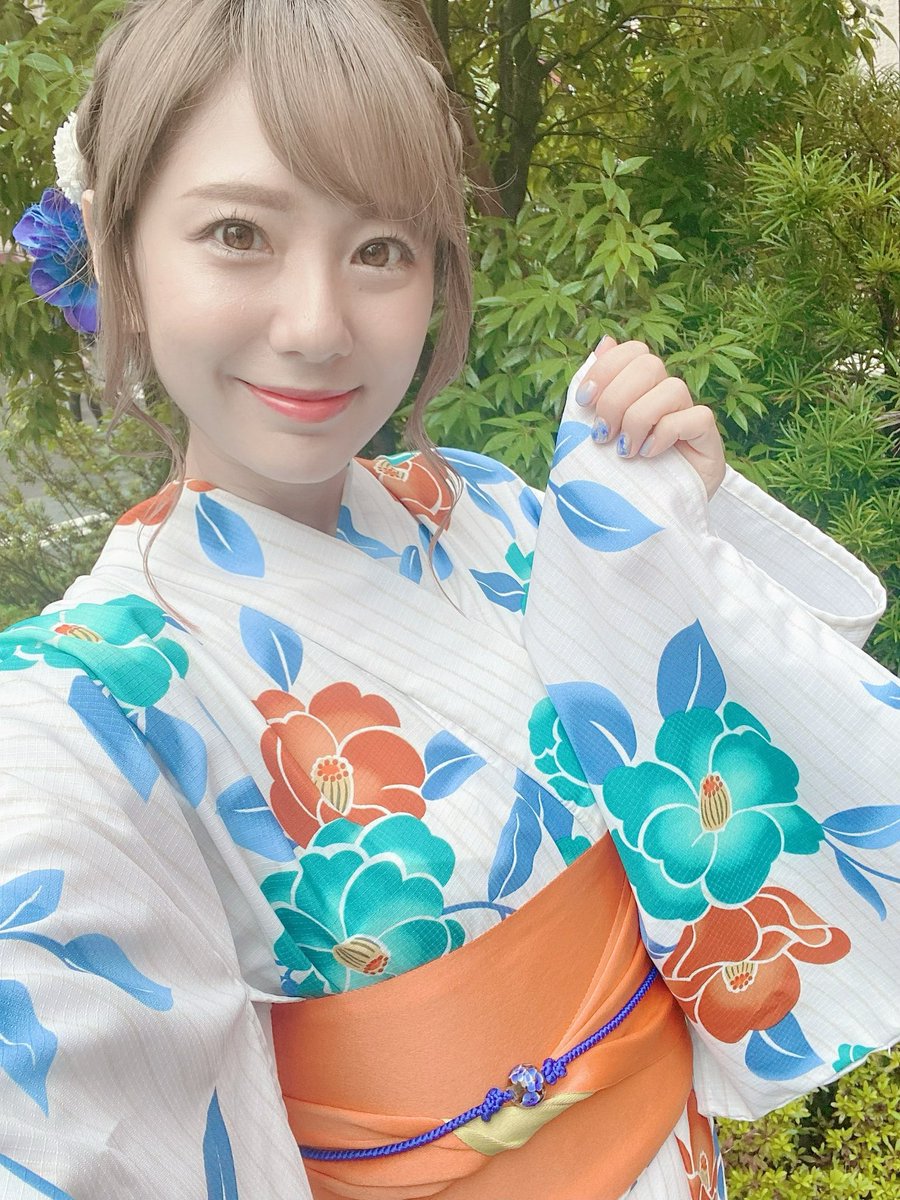 みなさま三連休初日いかがお過ごしですか〜？？

浴衣着たいなーと思ってカメラロール見てたら、懐かしい写真出てきたので載せておきます😂

今年は花火大会とか行けたらいいなぁ🎆