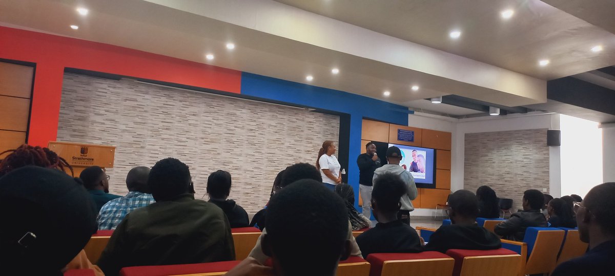 mutai_lee's tweet photo. Interactive session at Google io. Talking about Google technologies 
#googleio
#gdsckenya
#googleiostudedition23
#GooglelOExtended #googledeveloperstudentclubs https://t.co/GQFzlO5X0x